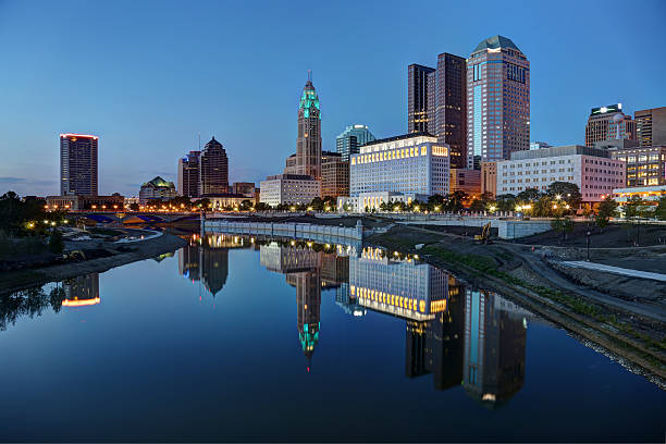 estação do centro da cidade de cena panorâmica ao anoitecer - columbus park imagens e fotografias de stock