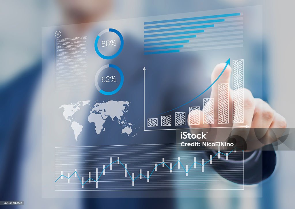 Empresário tocando painel com os indicadores-chave de desempenho financeiro - Foto de stock de Negócios Finanças e Indústria royalty-free