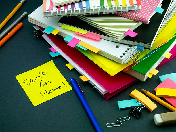istock Somebody Left the Message on Your Working Desk 485875796