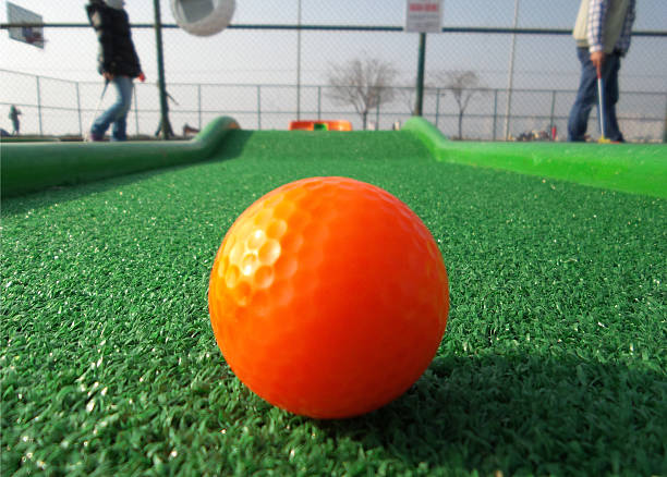 mini golf - golf putting determination focus foto e immagini stock