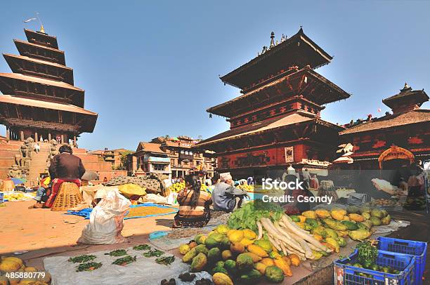 Katmandu Mercado De Rua - Fotografias de stock e mais imagens de Antigo - Antigo, Ao Ar Livre, Arquitetura