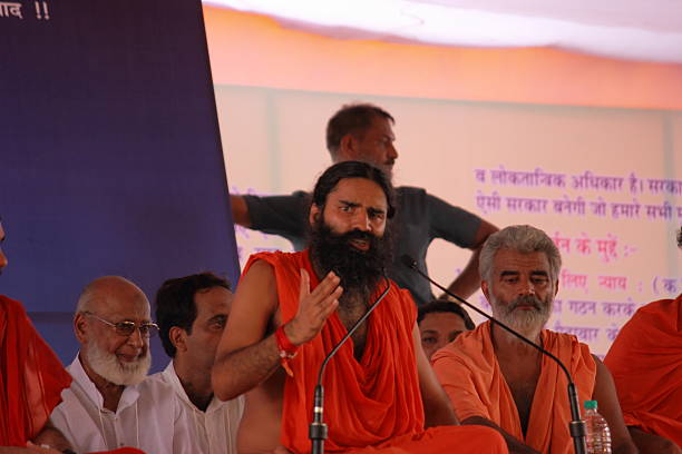 baba ramdev - indian culture guru sadhu hinduism stock-fotos und bilder