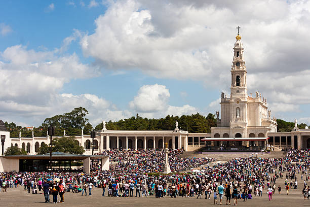 santuário de fátima localizadas em portugal - fatima imagens e fotografias de stock