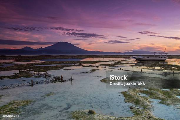 Vulcão Agung Em Bali - Fotografias de stock e mais imagens de Alga marinha - Alga marinha, Amanhecer, Anoitecer