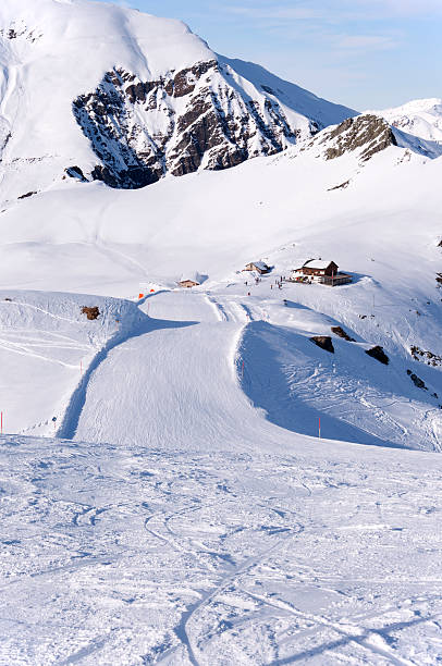 piste de ski dans les alpes et hut - tirol north tirol hut austria photos et images de collection