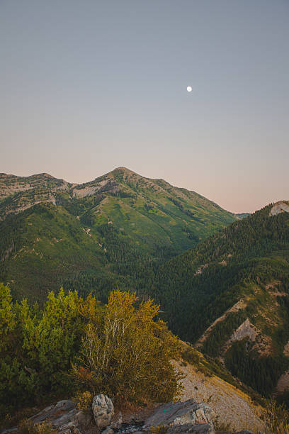초록색입니다 로키 산맥, moon - provo 뉴스 사진 이미지
