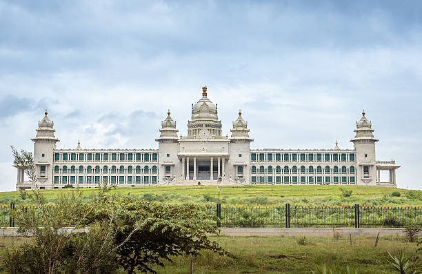 государственные законодатели здания, индия - bangalore india parliament building building exterior стоковые фото и изображения