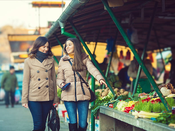 istock Buying Organic Food 485888648