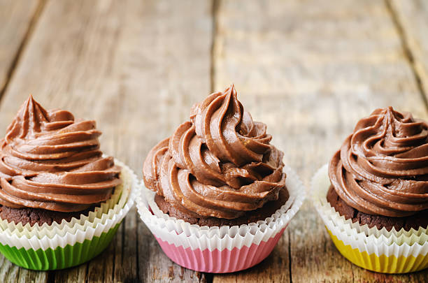 istock chocolate cupcakes with chocolate frosting 485890112