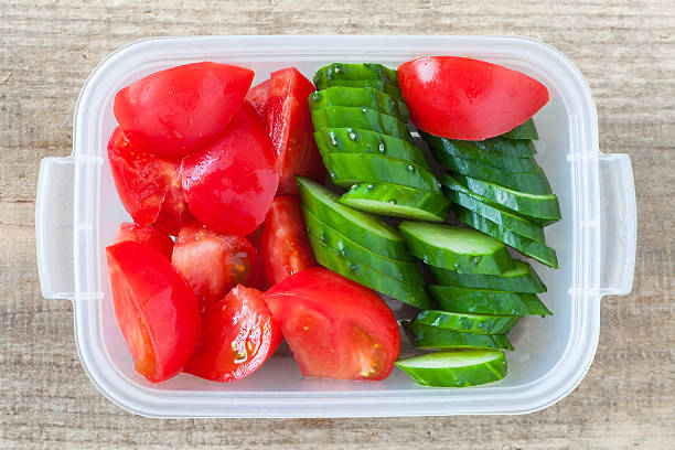istock Slice cucumber  and slice tomato in plastic lunch box 485892926
