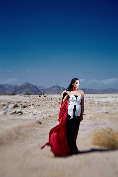 istock fashion girl 485897307
