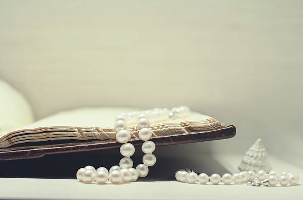 istock Perl jewelry decoration 485902434