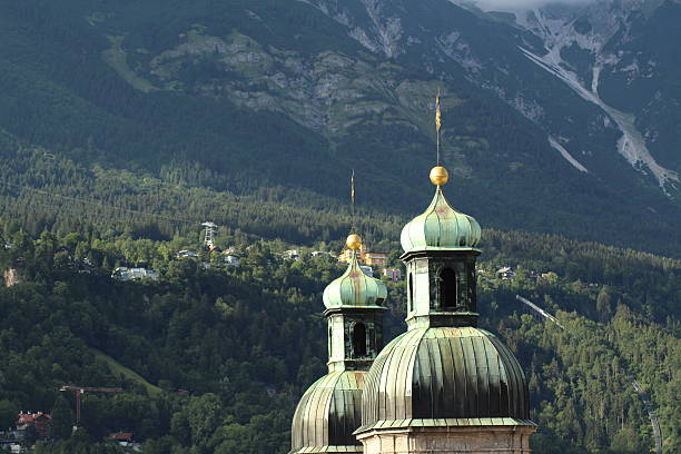 하늘에서 바라본 캐서드럴 st. james of 인스부르크 - catholicism north tirol austria europe 뉴스 사진 이미지