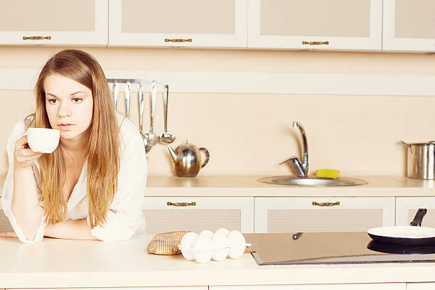 istock Girl in the kitchen 485925136