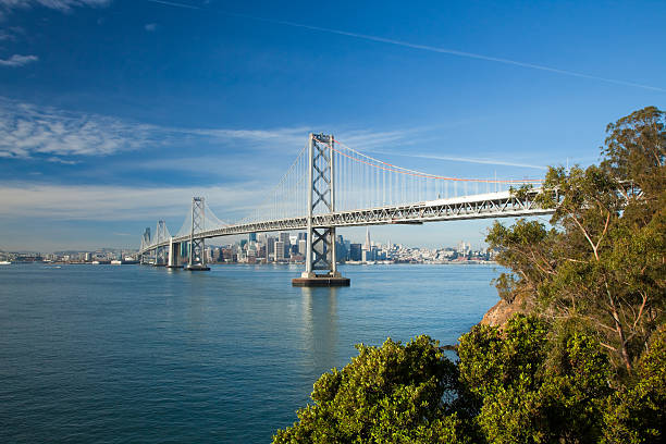 город сан-франциско и залив мост панорама - bay bridge san francisco county san francisco bay area landscaped стоковые фото и изображения