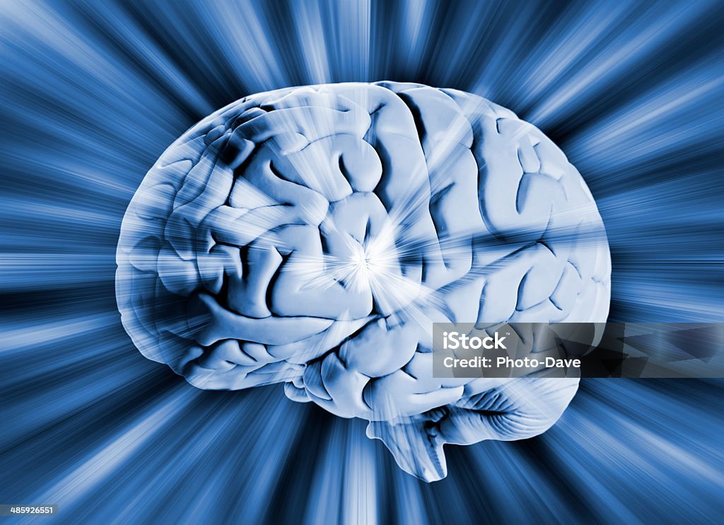 Cerebro humano con vetas de energía - Foto de stock de Alerta libre de derechos