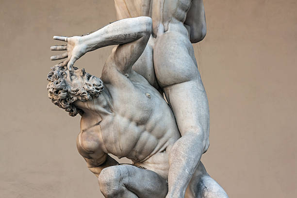 praça della signoria, escultura violação de sabines por giambologna - loggia dei lanzi imagens e fotografias de stock
