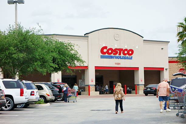 costco großhandel - shopping mall supermarket store sign stock-fotos und bilder