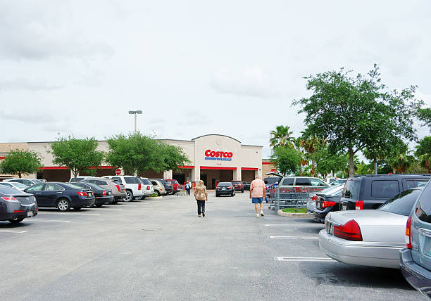 costco großhandel store - shopping mall supermarket store sign stock-fotos und bilder