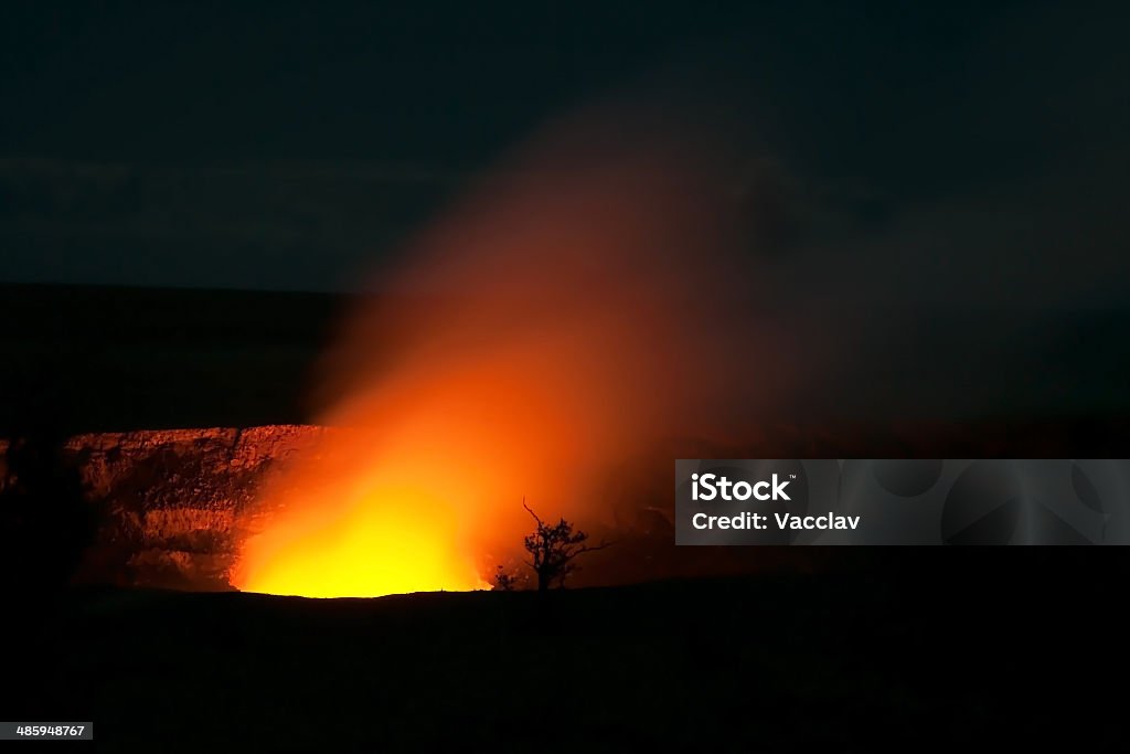 Fumar Halemaumau cratera do vulcão Kilauea em dos Vulcões do Havaí - Foto de stock de Mauna Loa royalty-free