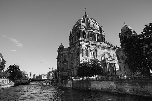 istock spree and berlin cathdral in black white 485952274