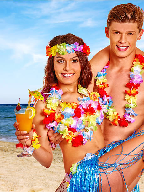 istock Couple with cocktail at Hawaii wreath beach 485953036