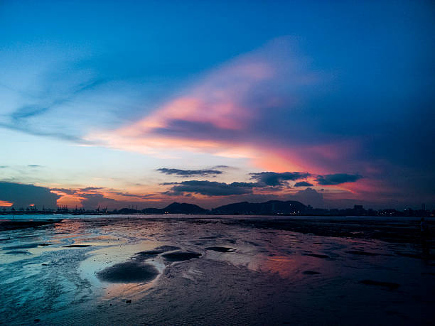 istock Sunset in Hong Kong Wetland 485957424
