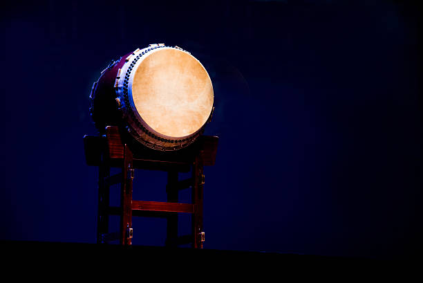 японский барабаны тайко - taiko drum стоковые фото и изображения