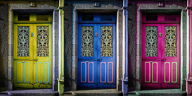 istock choose the right door 485969702