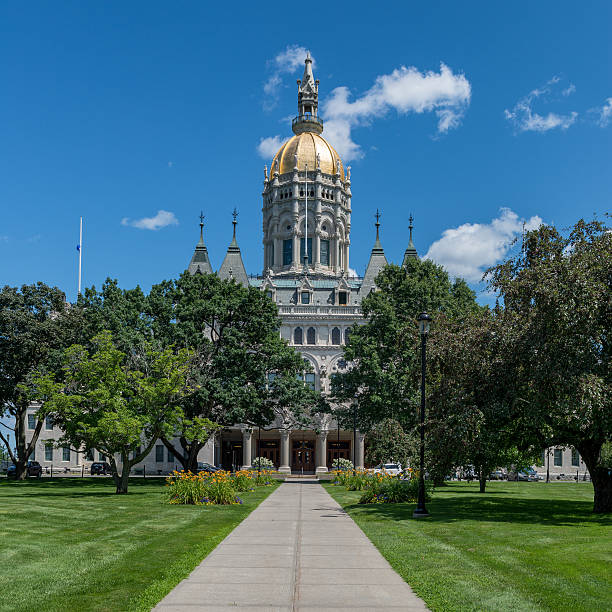 Connecticut State Capitol Hartford, Connecticut, USA - July 23, 2015: Exterior of the Connecticut State Capitol on Capitol Avenue in Hartford, Connecticut american hartford gold review and rating stock pictures, royalty-free photos & images