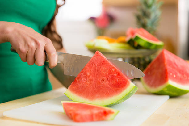 nahaufnahme wassermelone slice küchenmesser seedless bio-diät - breakfast close up vegetarian food nature stock-fotos und bilder