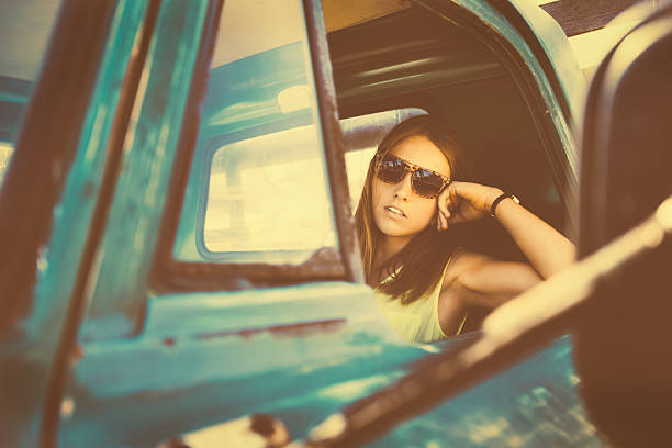istock Girl is standing next to an oldtimer car (retro) 485979023