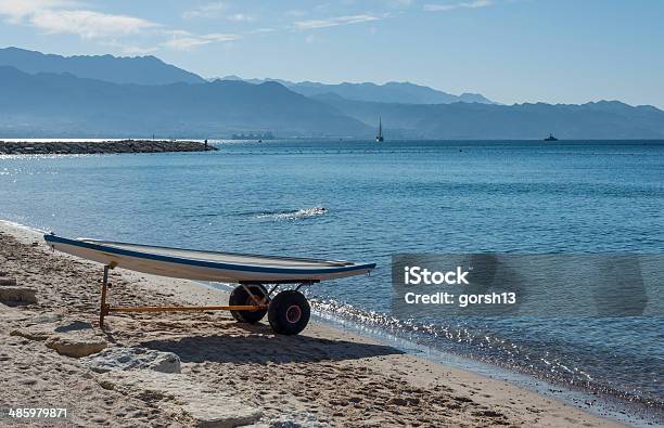 Vista Sul Golfo Di Aqaba Dal Centro Di Eilat Spiaggia - Fotografie stock e altre immagini di Aqaba