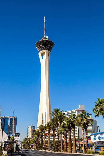 stratosphere hotel e cassino em las vegas - stratosphere - fotografias e filmes do acervo