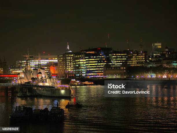 Nachtboot Stockfoto und mehr Bilder von Abenddämmerung - Abenddämmerung, Architektur, Außenaufnahme von Gebäuden