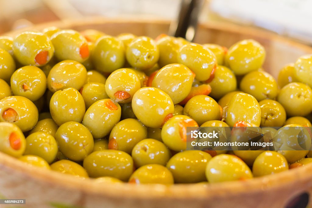 Зеленый Olives в городской рынок, London - Стоковые фото Англия роялти-фри