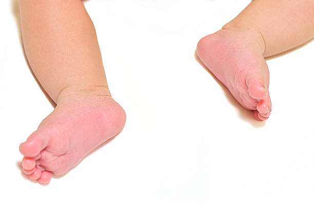 Both feet of the newborn baby of one month of age .