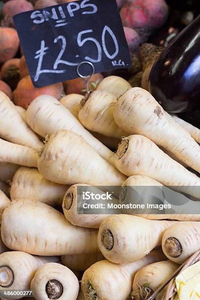 Photo libre de droit de Parsnips De Borough Market À Londres banque d'images et plus d'images libres de droit de Aliment - Aliment, Angleterre, Borough Market