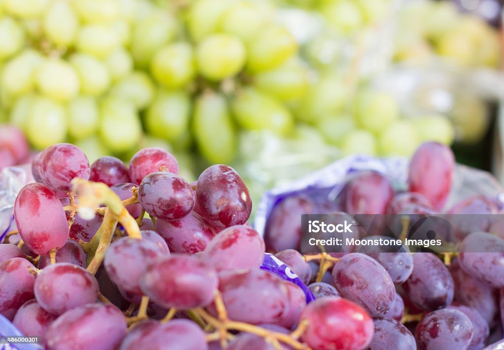 Uvas en Borough mercado, London - Foto de stock de Alimento libre de derechos