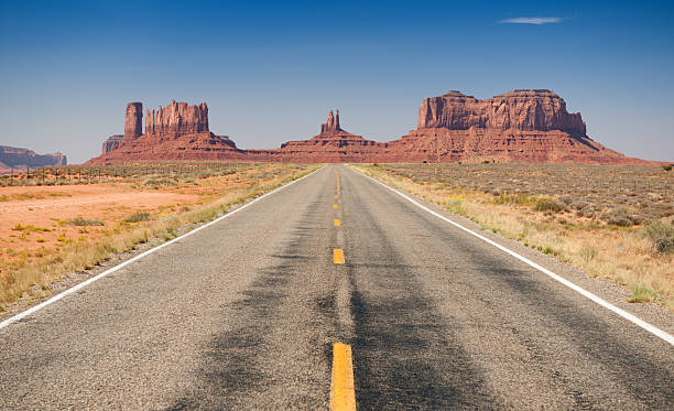 road leading to monument valley - monument valley bildbanksfoton och bilder