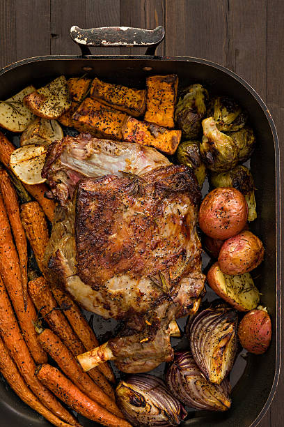 istock Leg Of Lamb And Roasted Vegetables 486046605