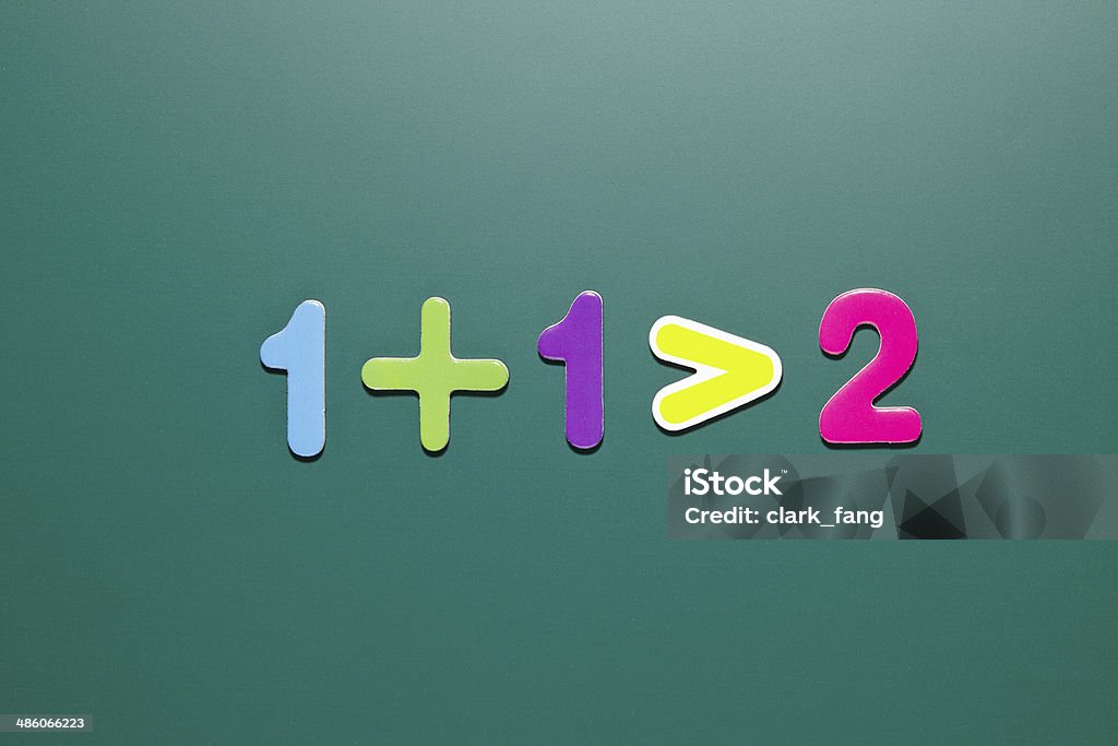 Agregar uno, un concepto de pensar distintos - Foto de stock de Fórmula matemática libre de derechos