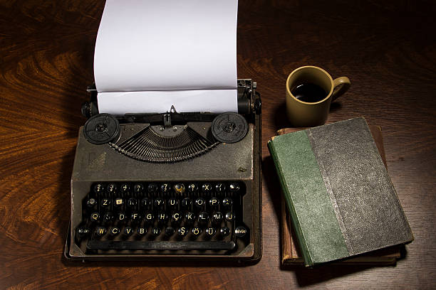タイプライターコーヒーやノート - typewriter writing journalist typing ストックフォトと画像