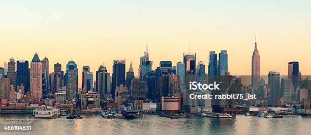 Città Di New York Al Tramonto - Fotografie stock e altre immagini di New York - Città - New York - Città, Sfondi, Alba - Crepuscolo