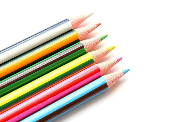 Zestaw kolorowe ołówki na biały – zdjęcie