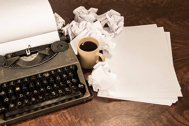 タイプライターコーヒーや紙 - typewriter writing journalist typing ストックフォトと画像