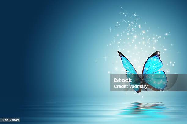 Mariposa Foto de stock y más banco de imágenes de Mariposa - Lepidópteros - Mariposa - Lepidópteros, Azul, Espacio exterior