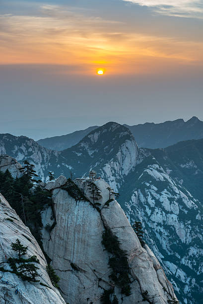 góra hua, hua shan, xian, chiny - shaanxi province obrazy zdjęcia i obrazy z banku zdjęć