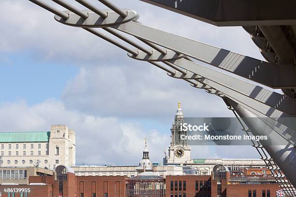 Millennium Bridge In London England Stockfoto und mehr Bilder von Abstrakt - Abstrakt, Architektonisches Detail, Architektur