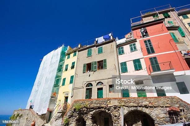 Riomaggiore In Ligurien Italien Stockfoto und mehr Bilder von Aufnahme von unten - Aufnahme von unten, Baugerüst, Bunt - Farbton